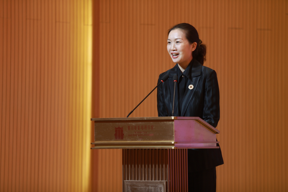 费新引擎——2025四川省微短剧剧本创投大会圆满收官九游会J9时代光影 百部川扬 短剧新势力撬动文旅消(图19)
