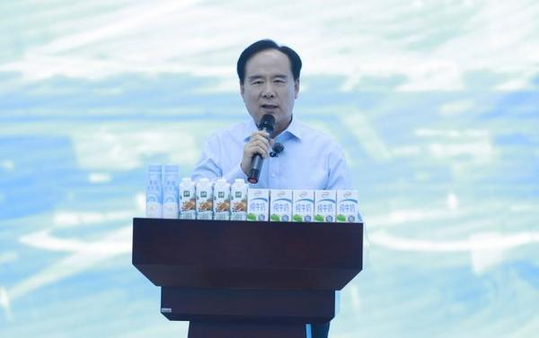 知识“玩”明白了！首部乳业科普剧本杀上线j9九游会真人游戏第一这个六一伊利把牛奶(图2)