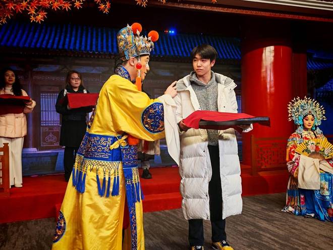 汉剧也能玩“剧本杀”?沉浸式汉剧《贵妃醉酒》邀你入戏(图2) 汉剧也能玩“剧本杀”?沉浸式汉剧《贵妃醉酒》邀你入戏(图2)