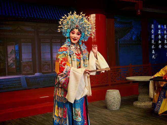 汉剧也能玩“剧本杀”?沉浸式汉剧《贵妃醉酒》邀你入戏(图4) 汉剧也能玩“剧本杀”?沉浸式汉剧《贵妃醉酒》邀你入戏(图4)